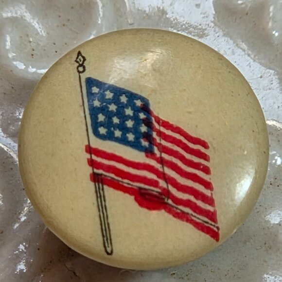 Vintage (3) Gold and (1) Silver Clip-On Earrings - Picture 13 of 13